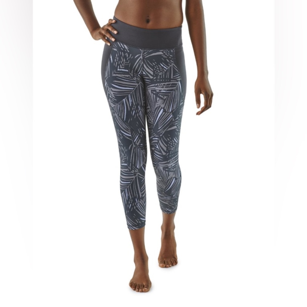 Patagonia Womens Centered Crops Rain Fern Smolder Blue‎ Size XS